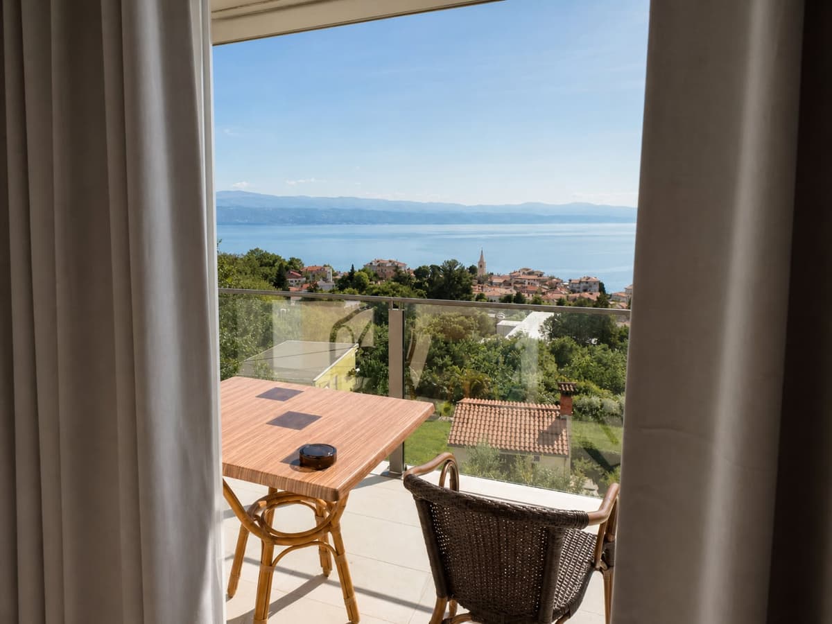 One-Bedroom Apartment with Balcony & Sea View — photo 2