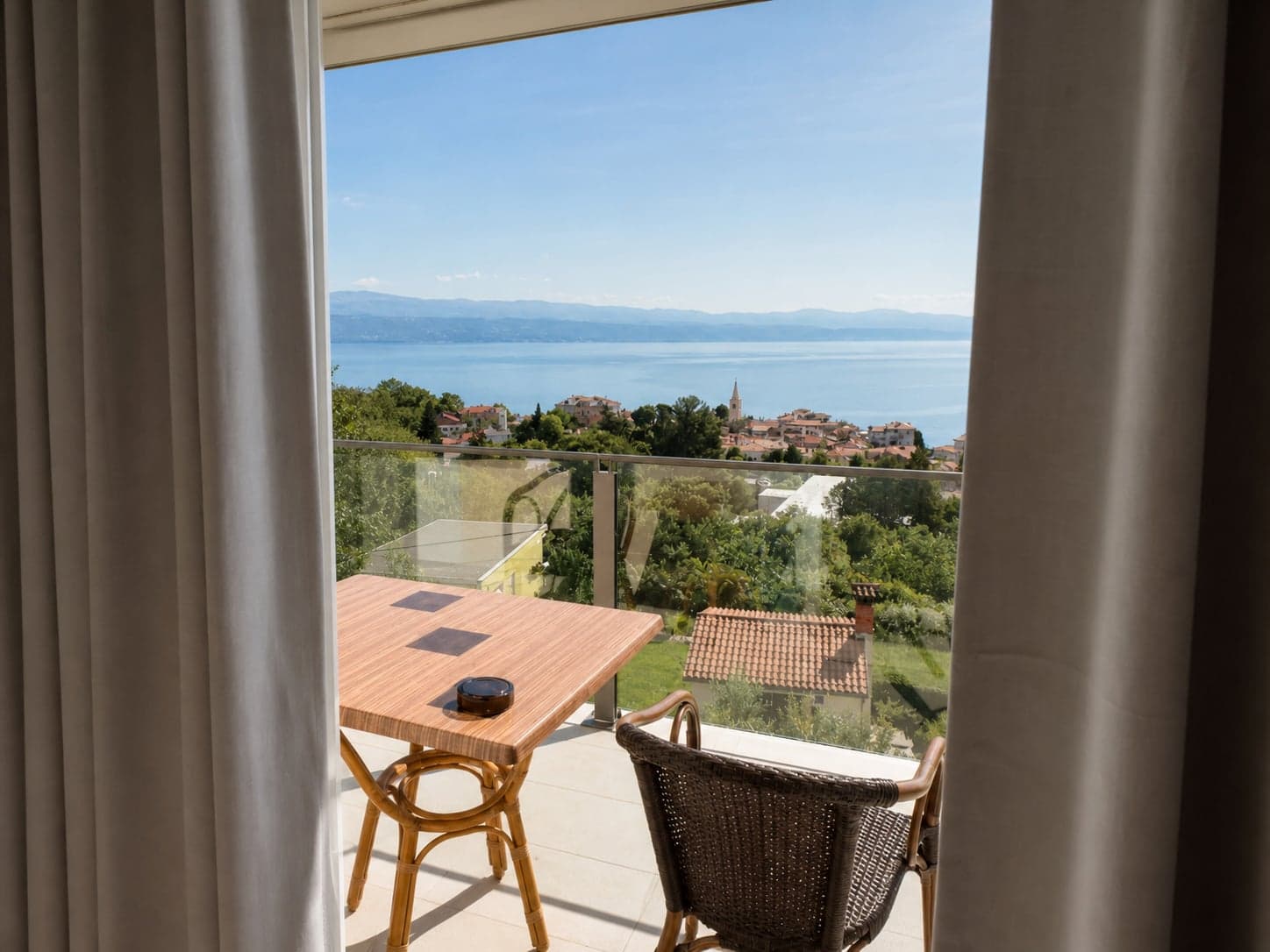One-Bedroom Apartment with Balcony & Sea View — photo 2