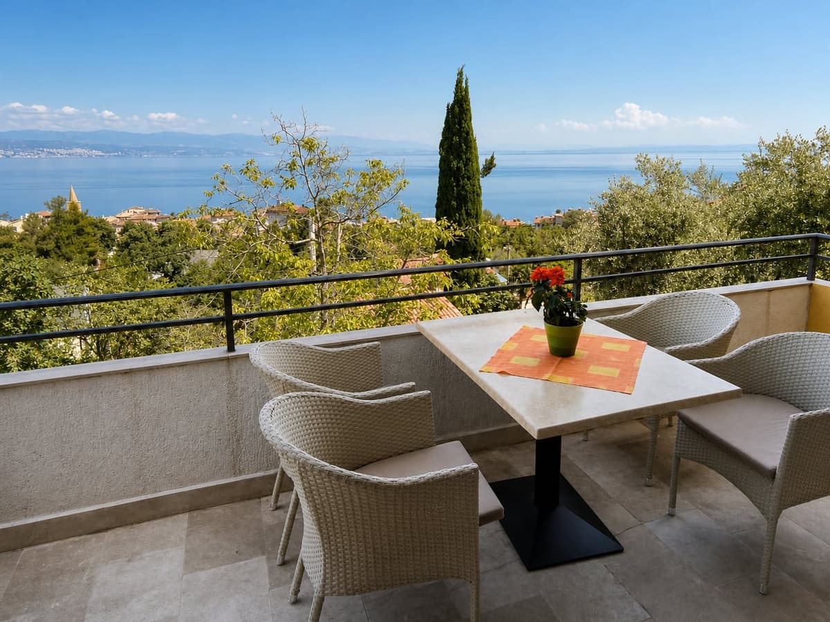 Apartment with Balcony & Sea View — photo 3