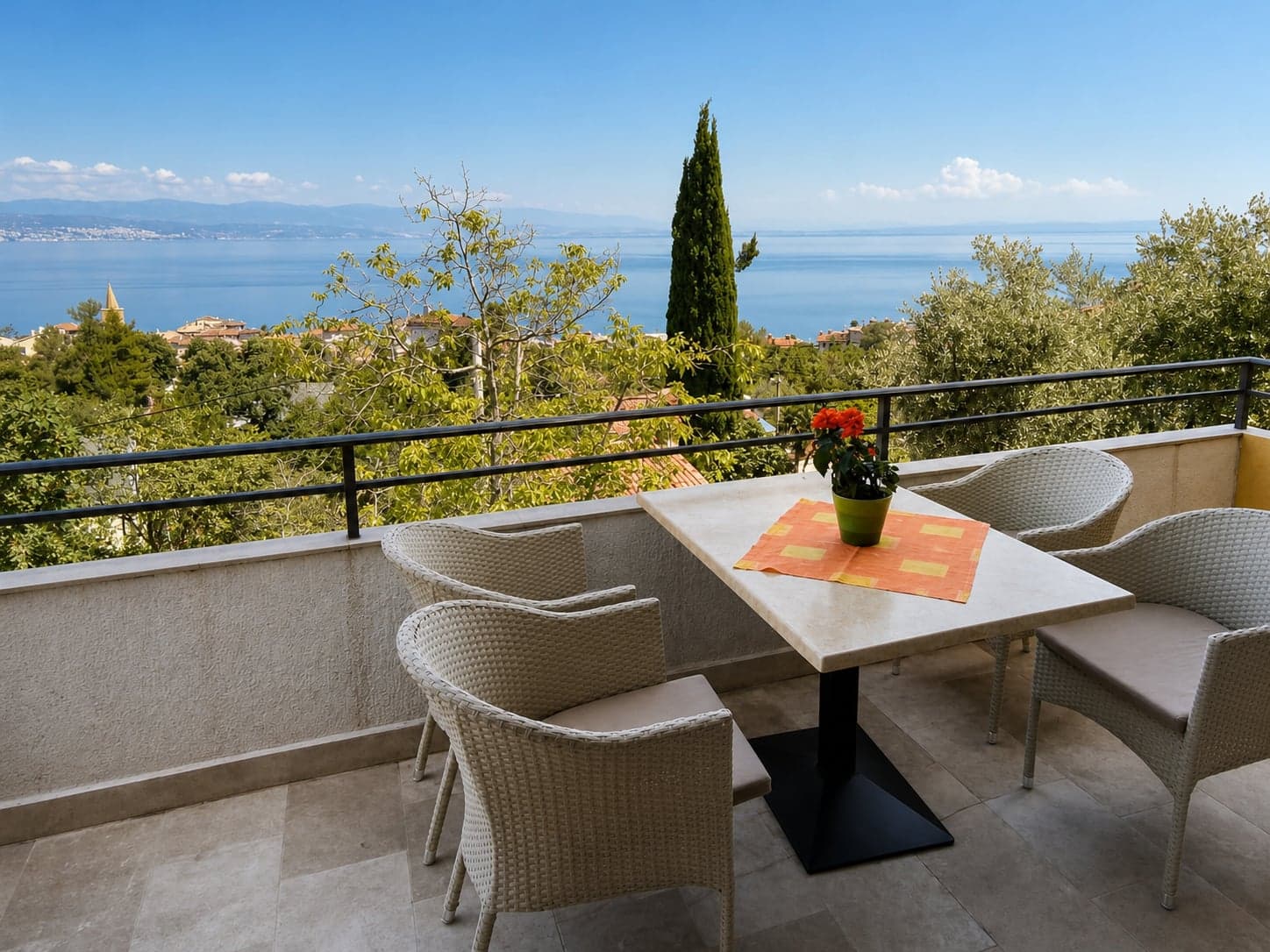 Apartment with Sea View — photo 3