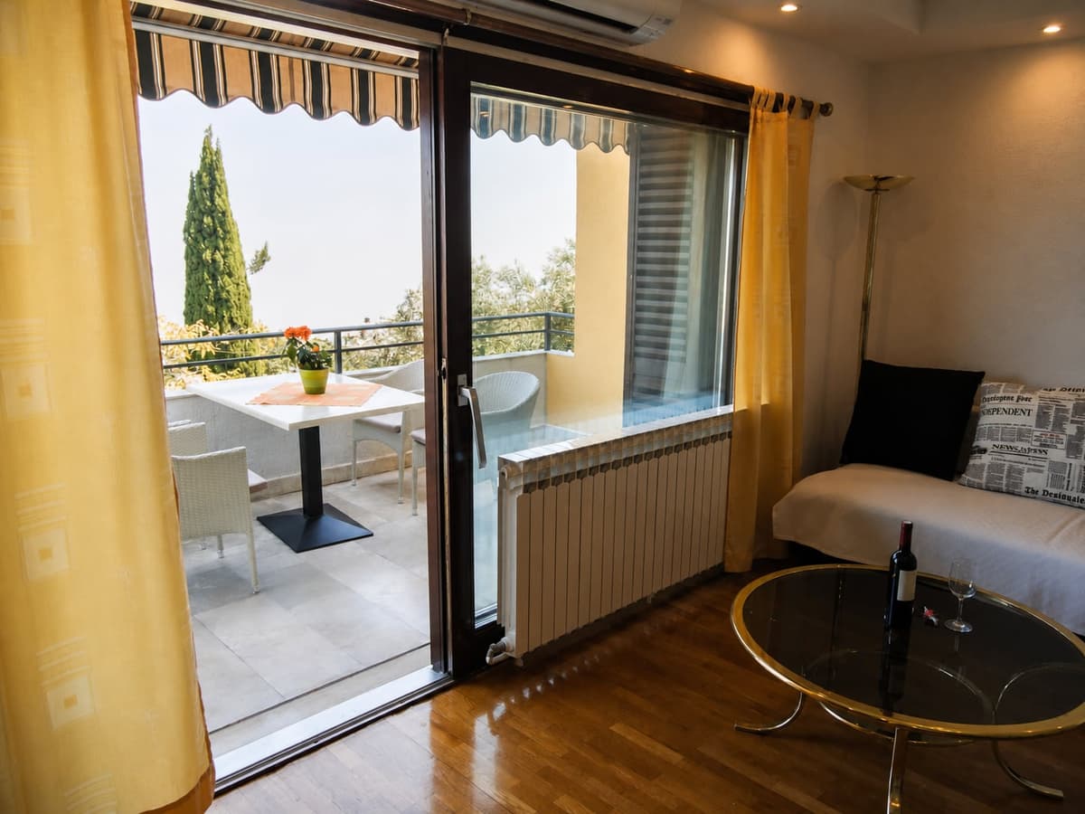 Apartment with Balcony & Sea View — photo 4