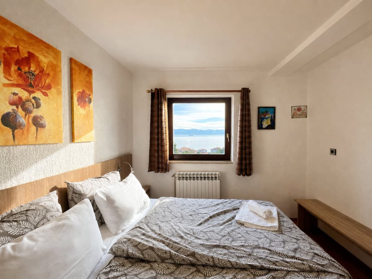 Apartment with Balcony & Sea View — photo 10