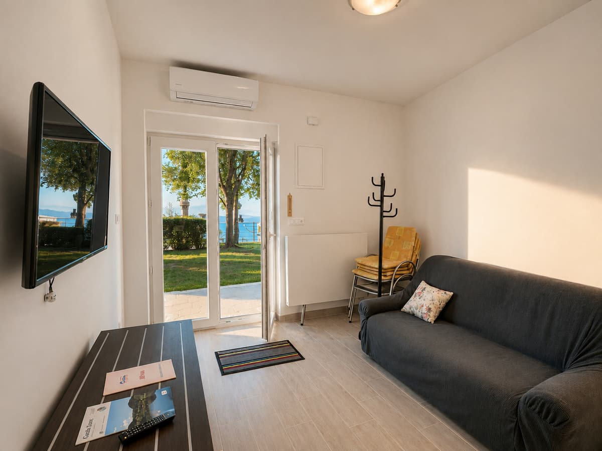 Two-Bedroom Apartment with Patio & Sea View — photo 3