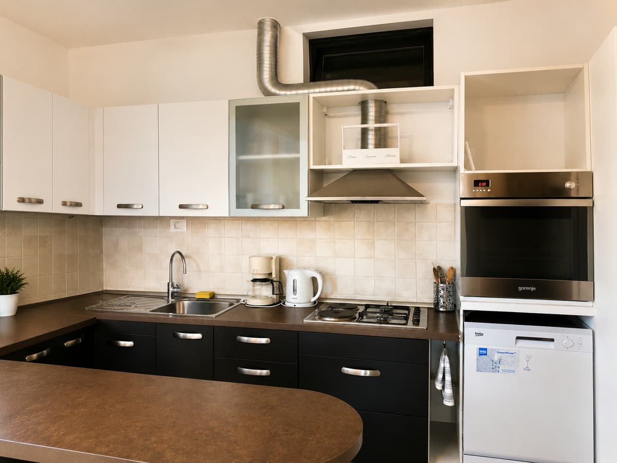 Two-Bedroom Apartment with Patio & Sea View — photo 5