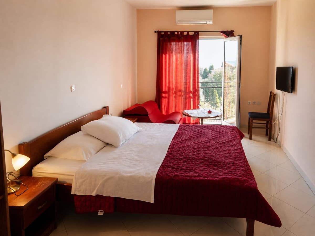 Double Room with Balcony & Sea View — photo 3