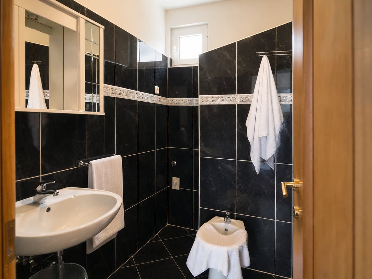 Double or Twin Room with Balcony & Sea View — photo 2